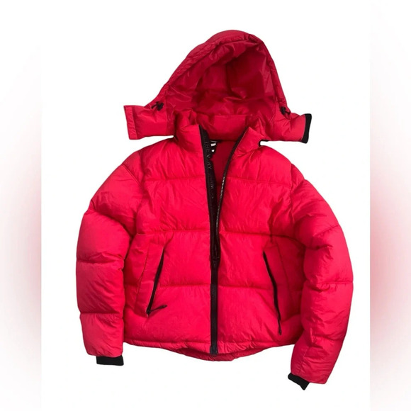 The Very Warm hooded red puffer in excellent like-new condition size medium - Picture 4 of 7